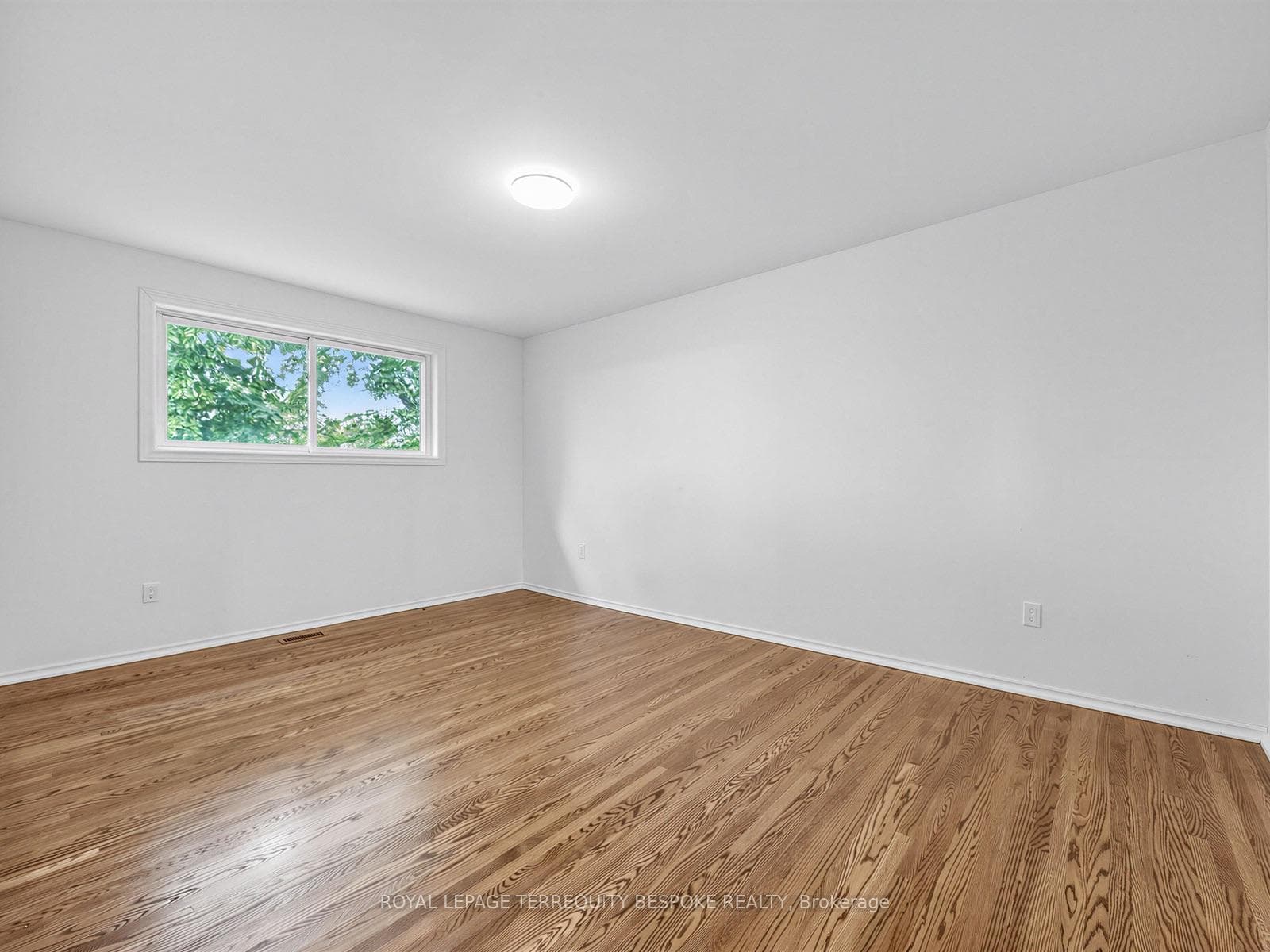 9 Midcroft Drive photo 22