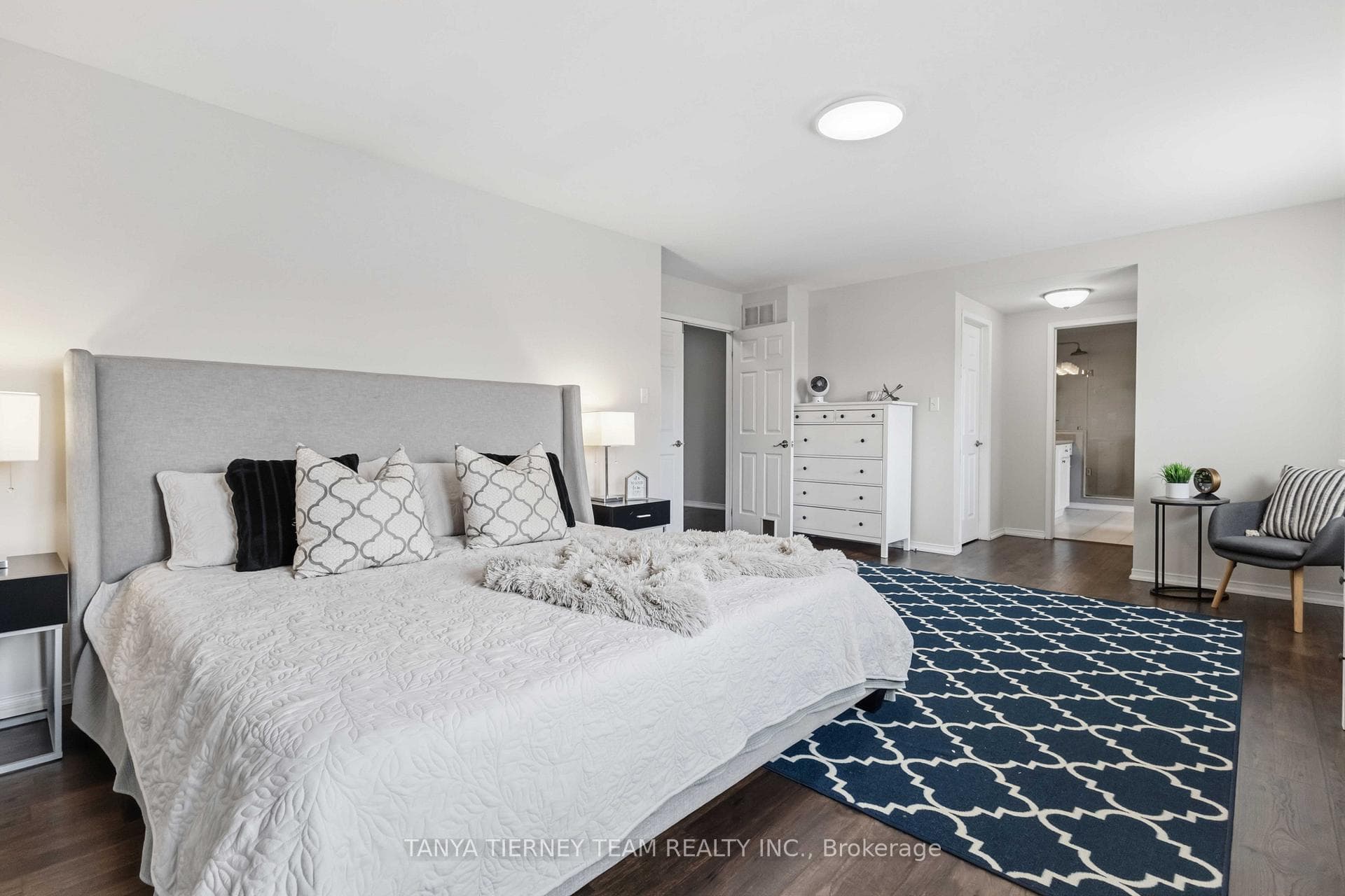 2315 Hackett Place photo 33