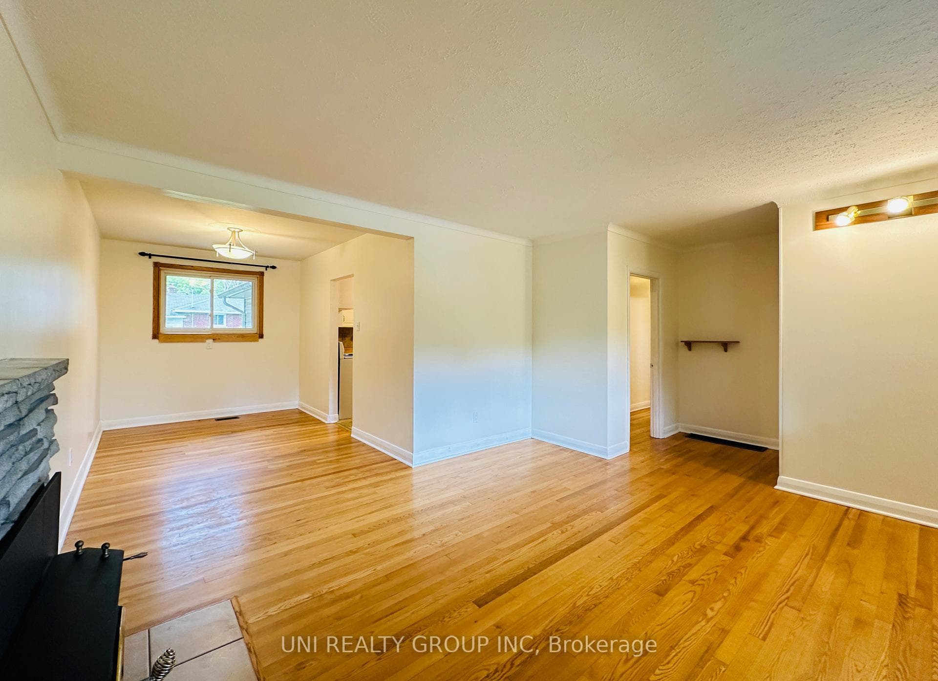 77 Meadowlands Drive photo 16