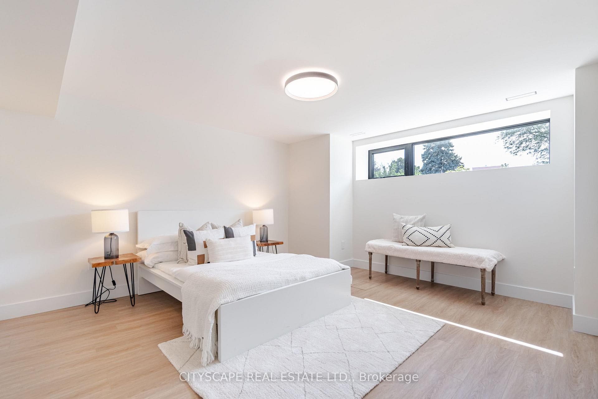 849 Coxwell Avenue photo 37