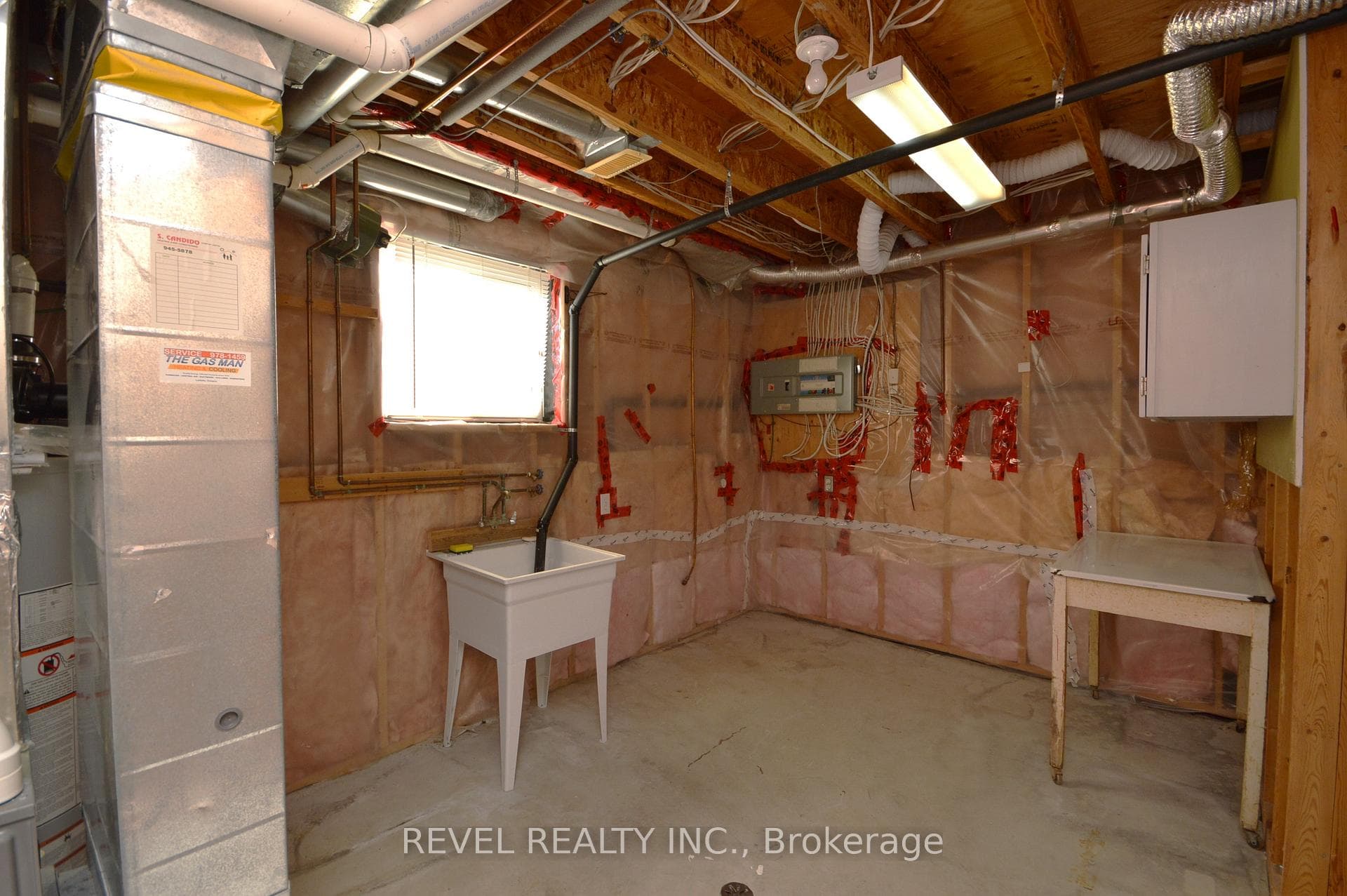 8039 Gardiner Crescent photo 24