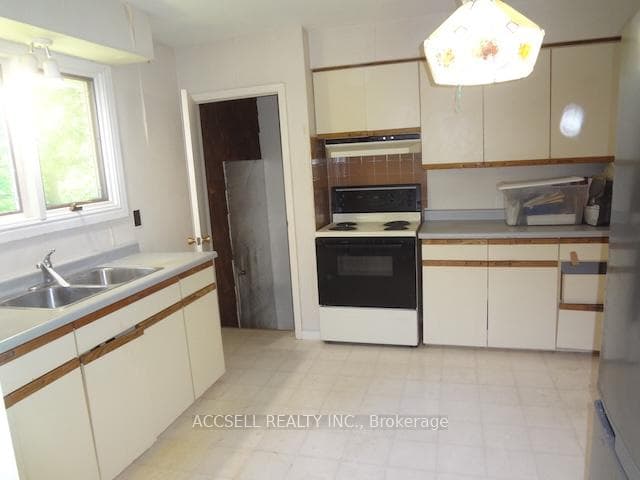 54 Sylvan Drive photo 3