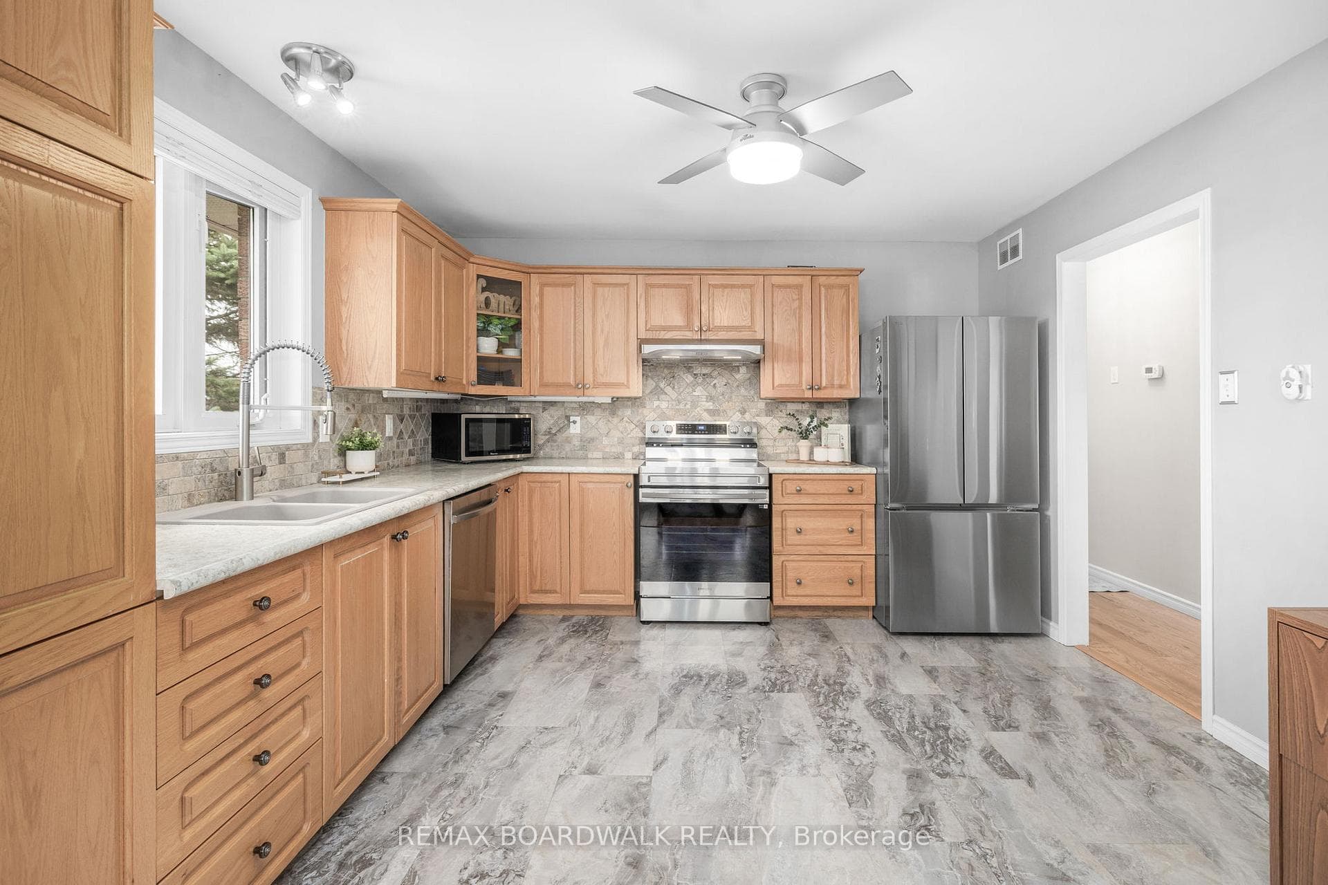 14 Davis Lane photo 18