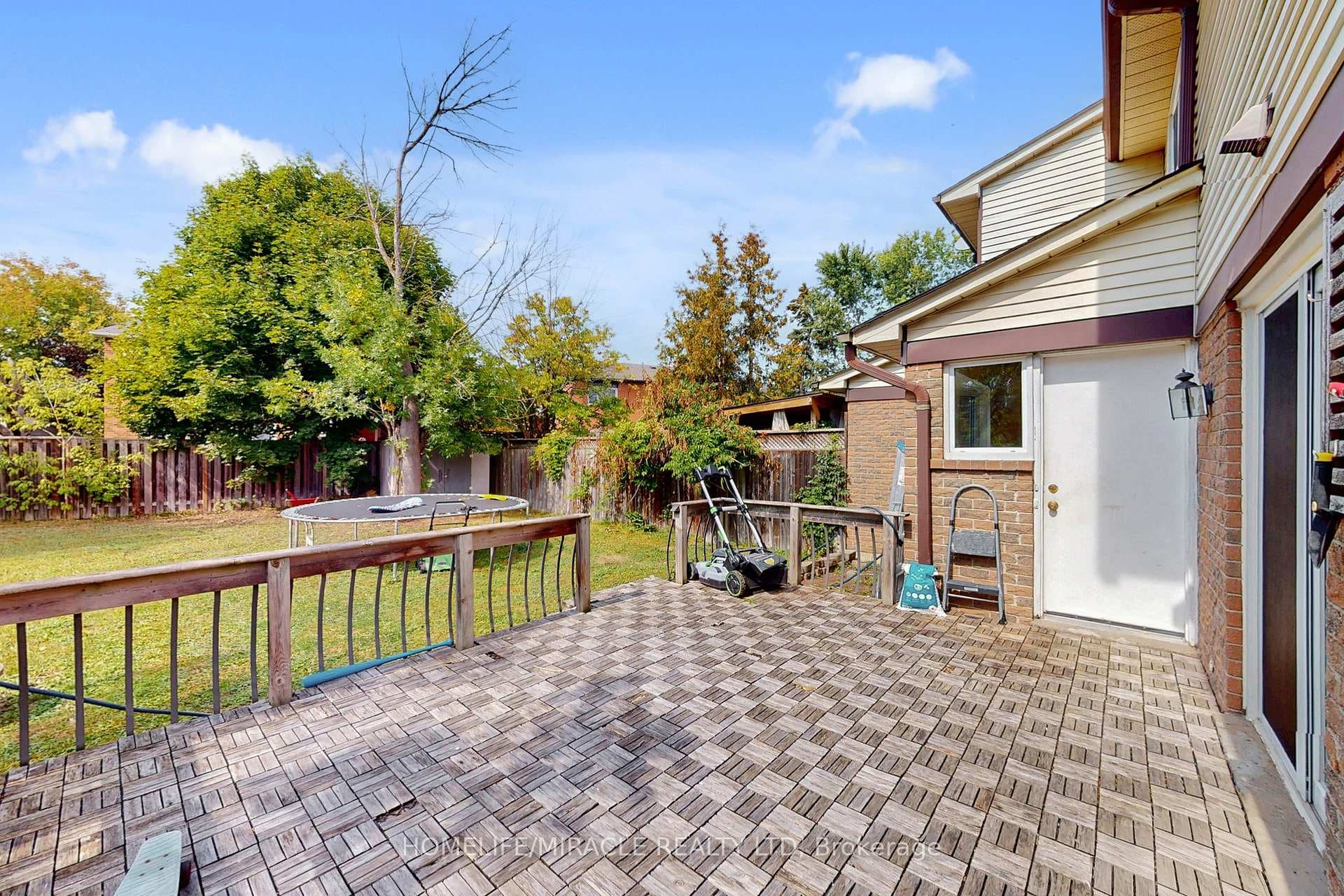 703 Middleton Crescent photo 40