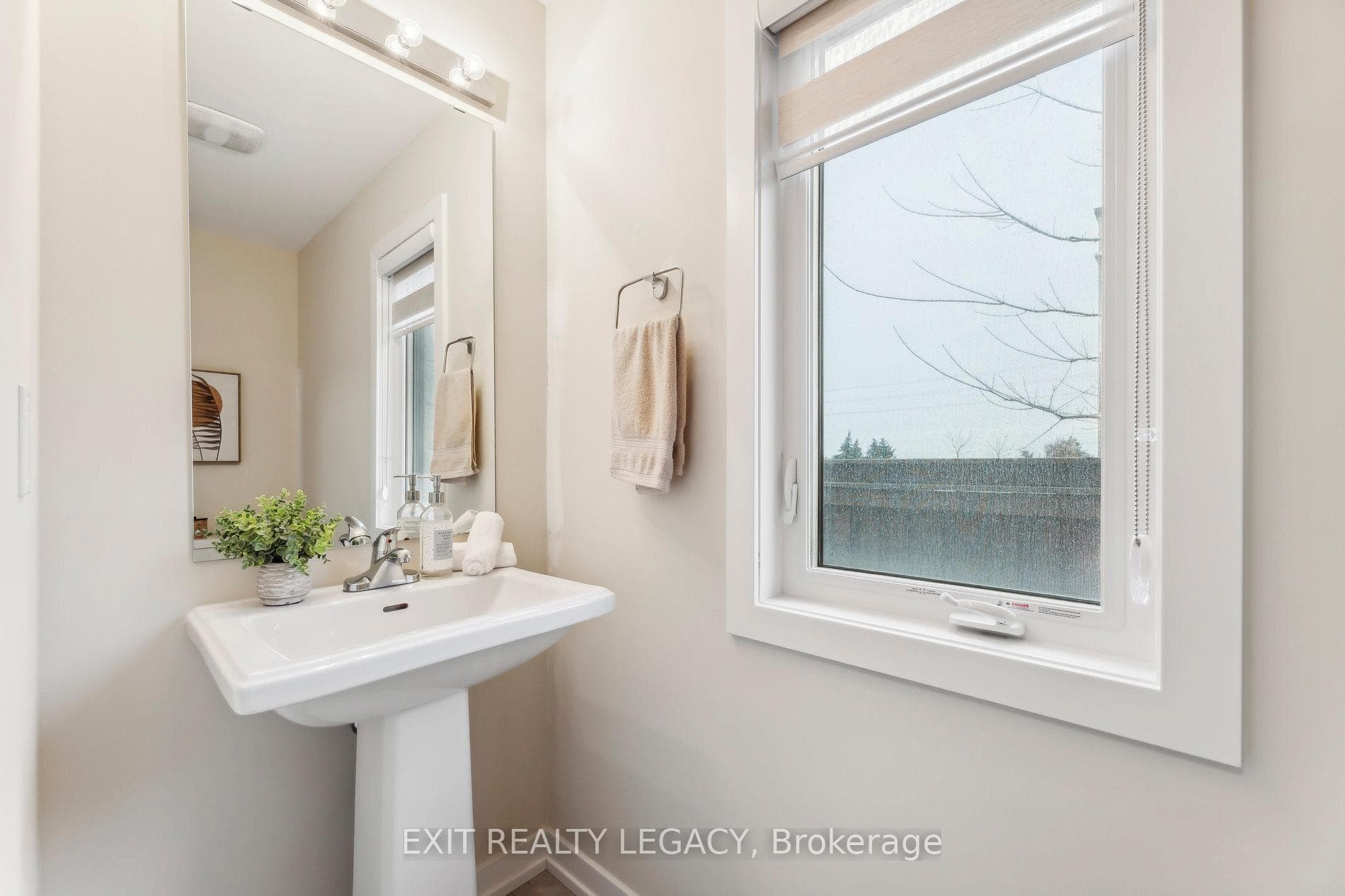 2528 Castlegate Crossing N/A photo 9