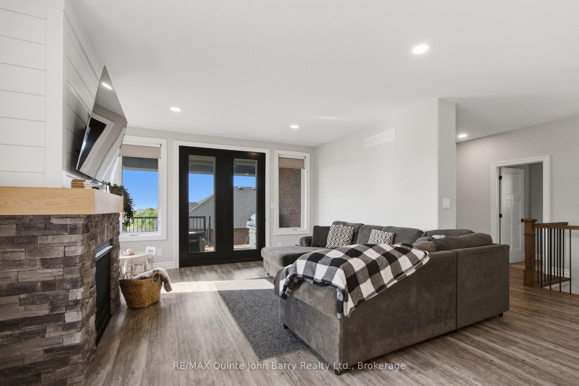 8 Tackaberry Drive photo 12