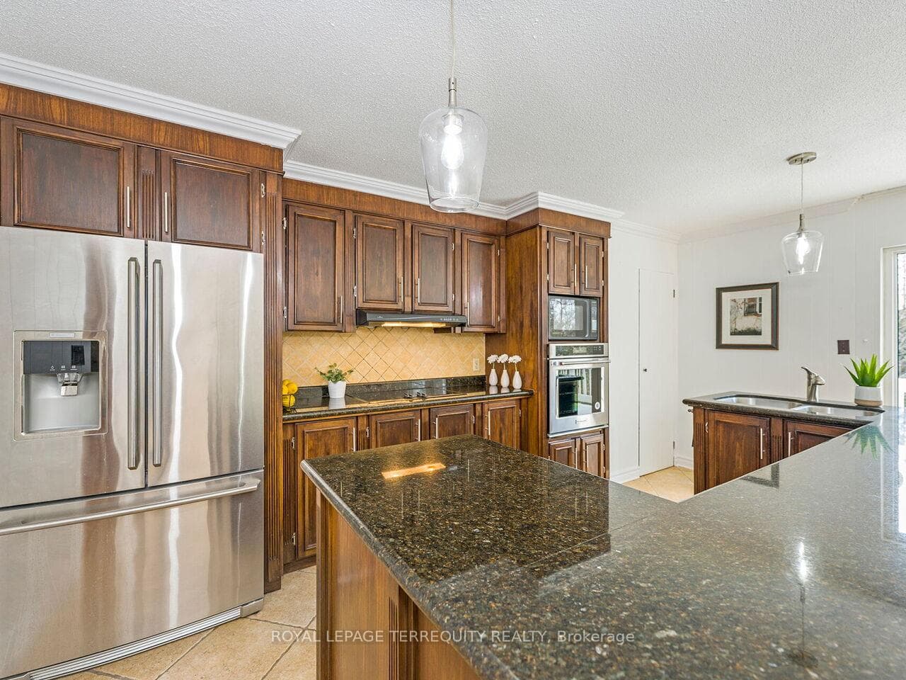 Large Granite Island/Breakfast Bar