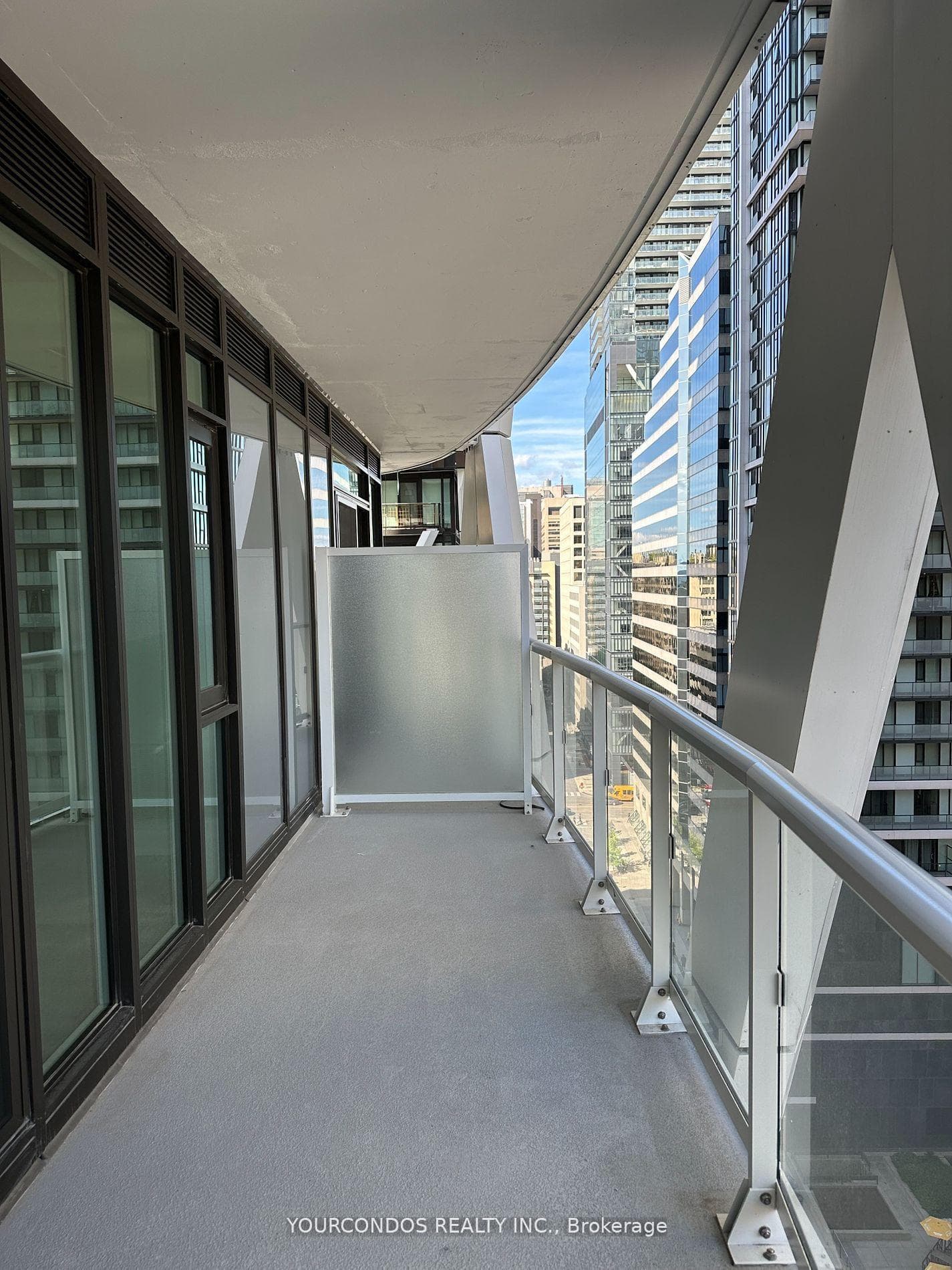 230 SIMCOE Street Unit 1227 photo 13