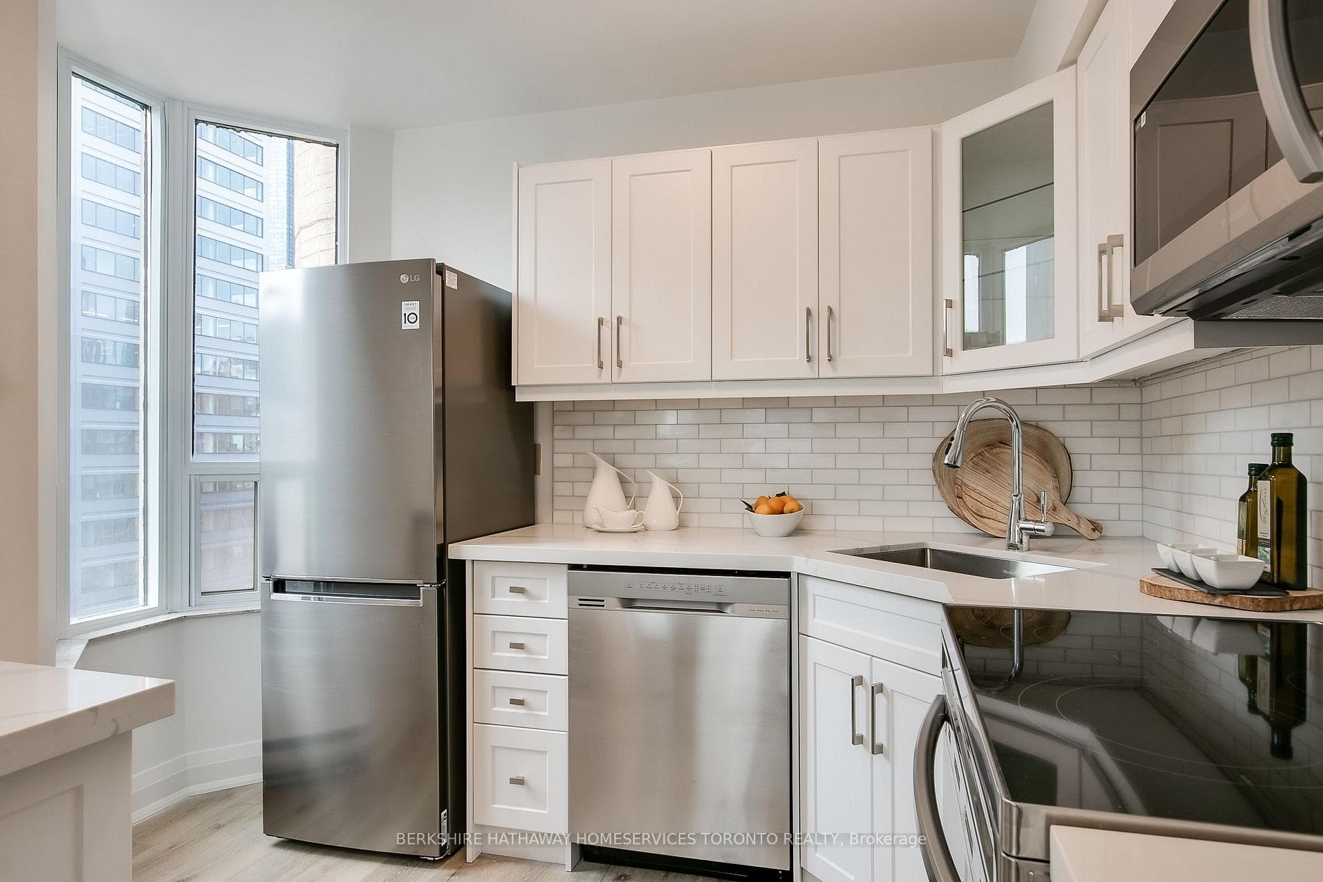 55 Centre Avenue Unit 906 photo 14