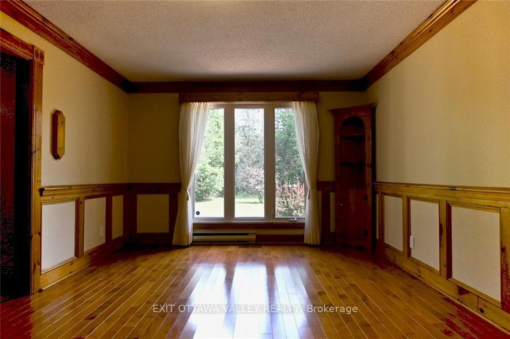 2062 RICHMOND Road photo 10