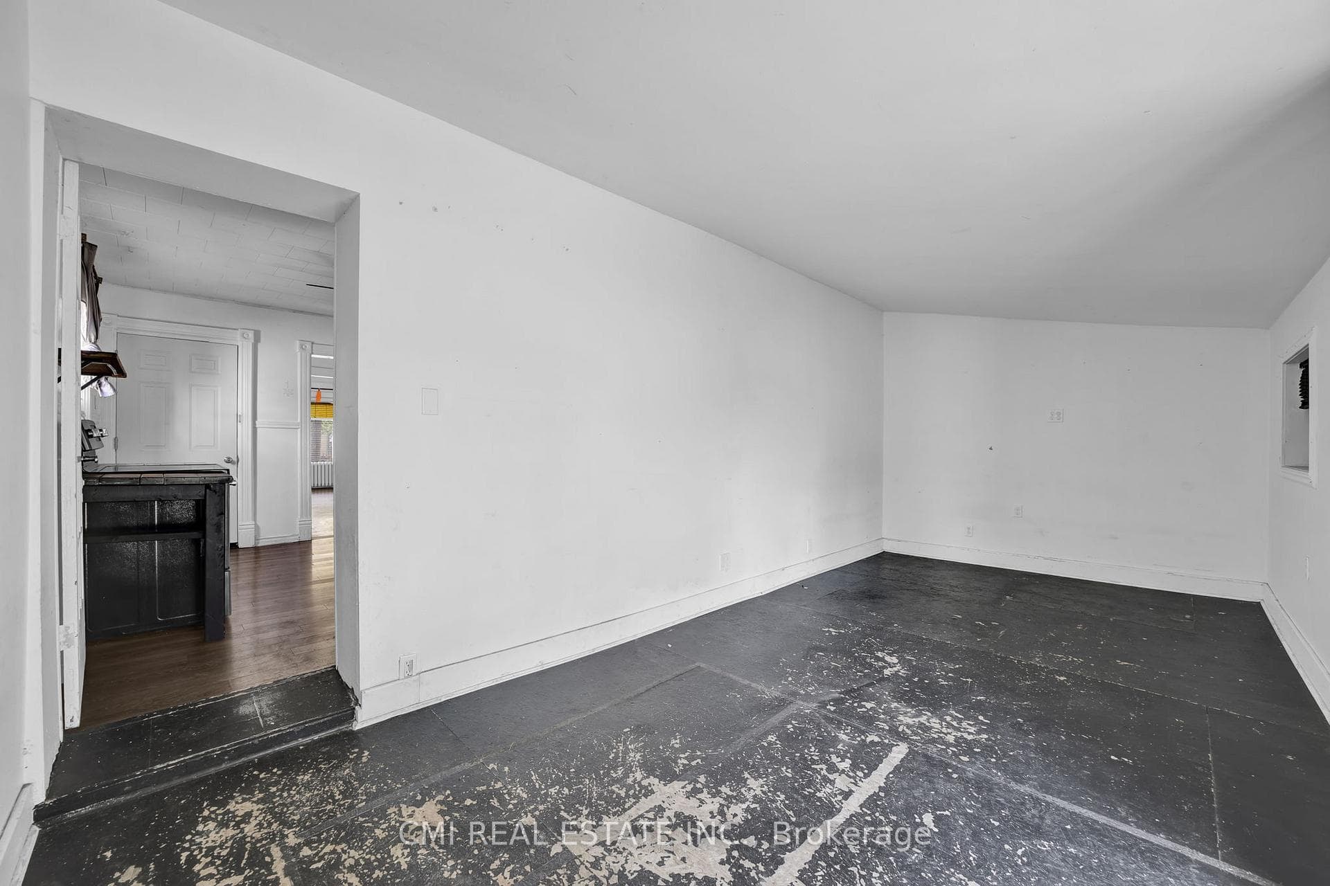 104 Grand River Avenue photo 26