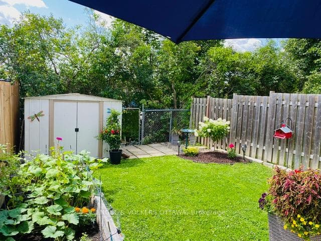 66 Hummingbird Crescent photo 34
