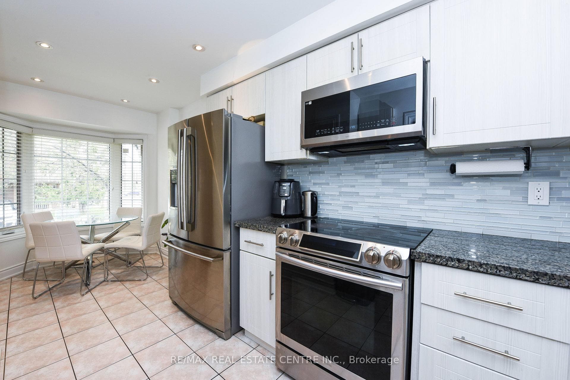 5223 Fairford Crescent Unit 8 photo 11
