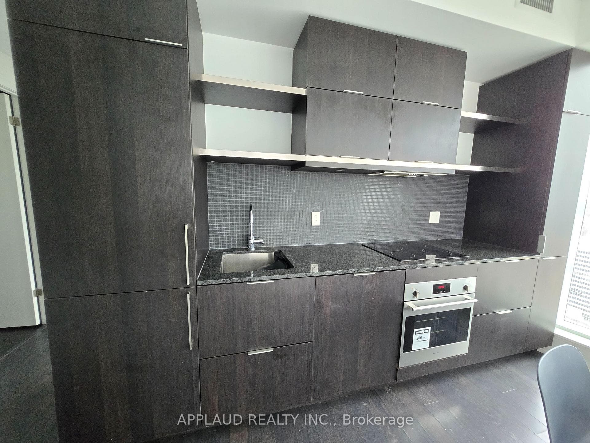 197 Yonge Street Unit 5002 photo 4