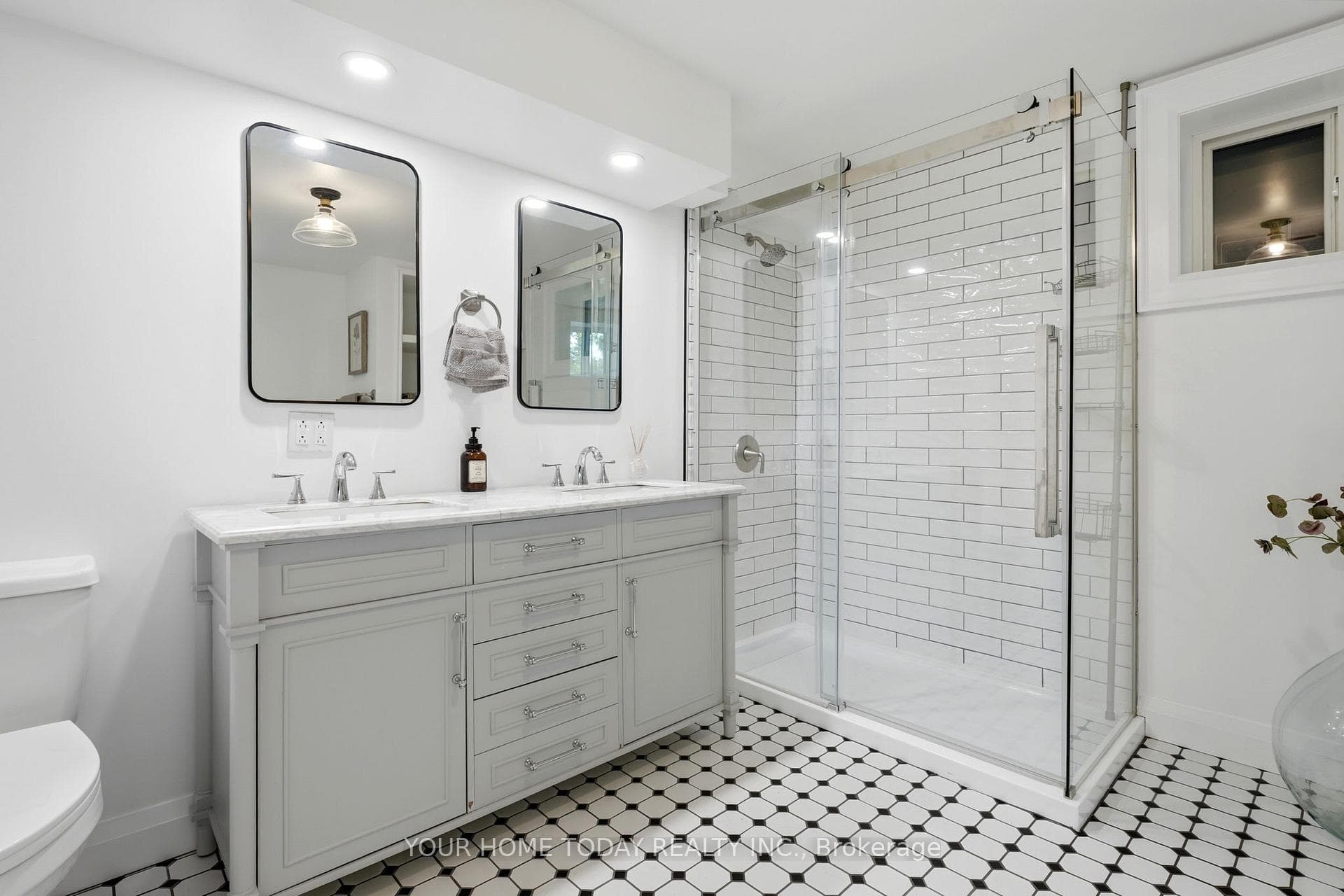 4925 Trafalgar Road photo 38