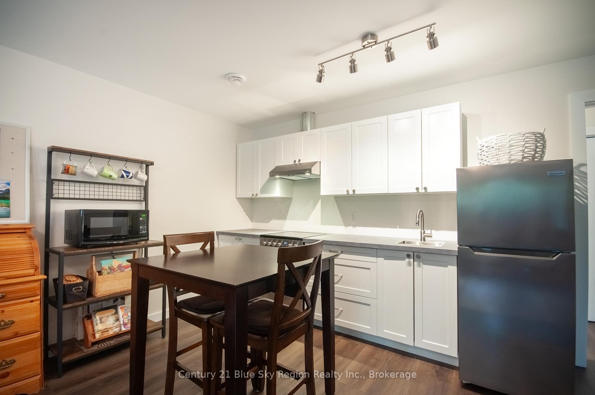 844 Macpherson Drive photo 29