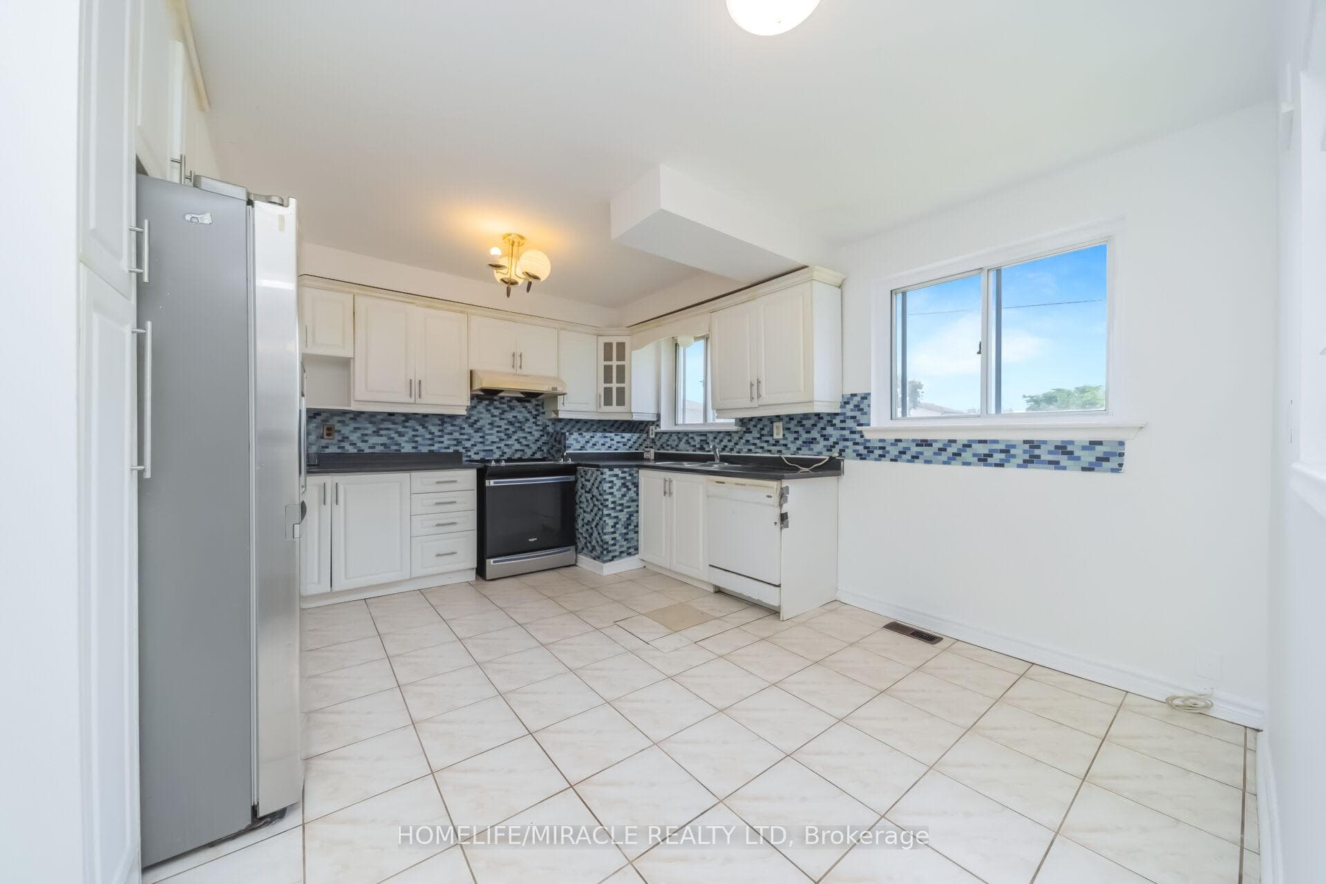 7187 Darcel Avenue photo 20