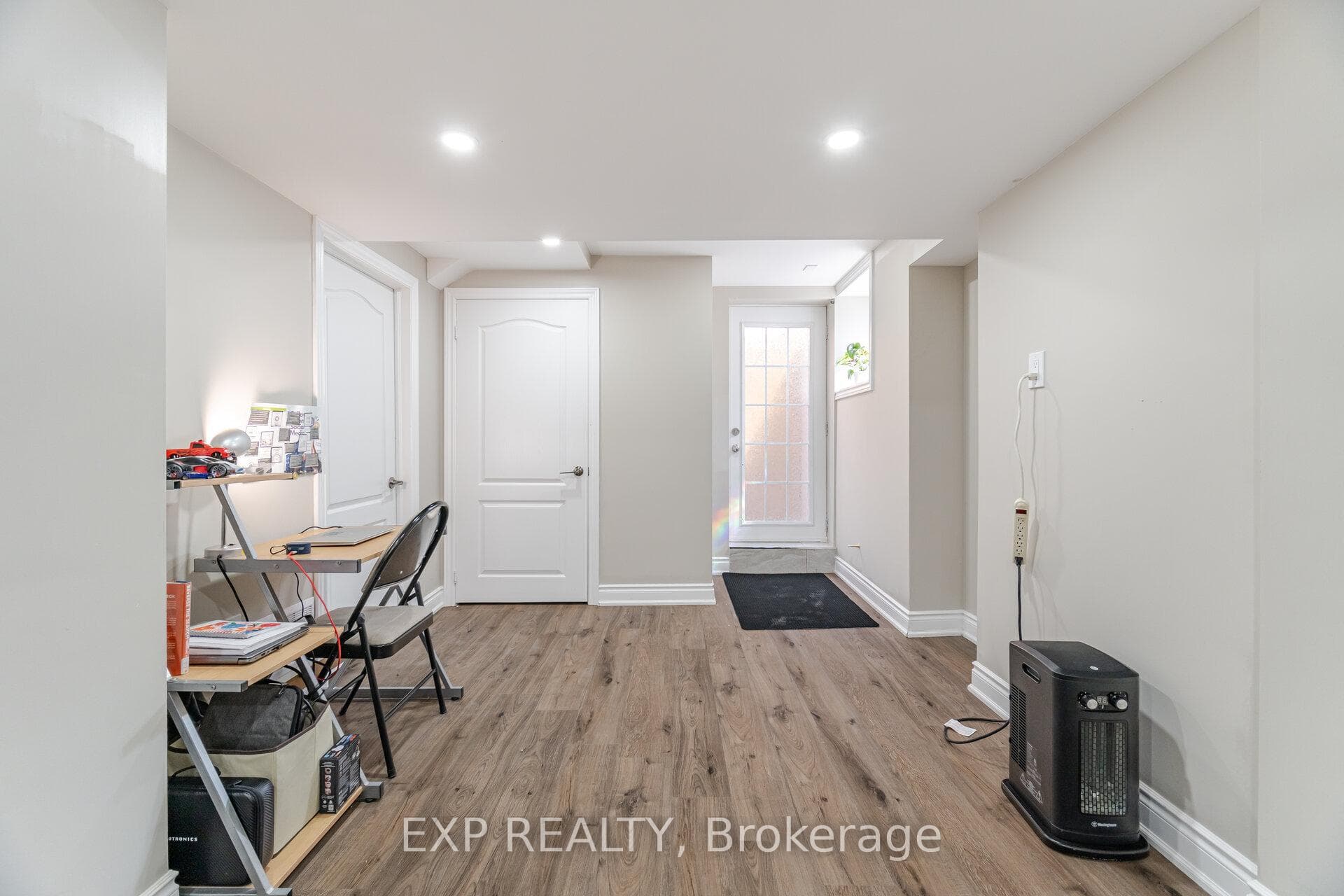 160 DIXON Drive photo 43