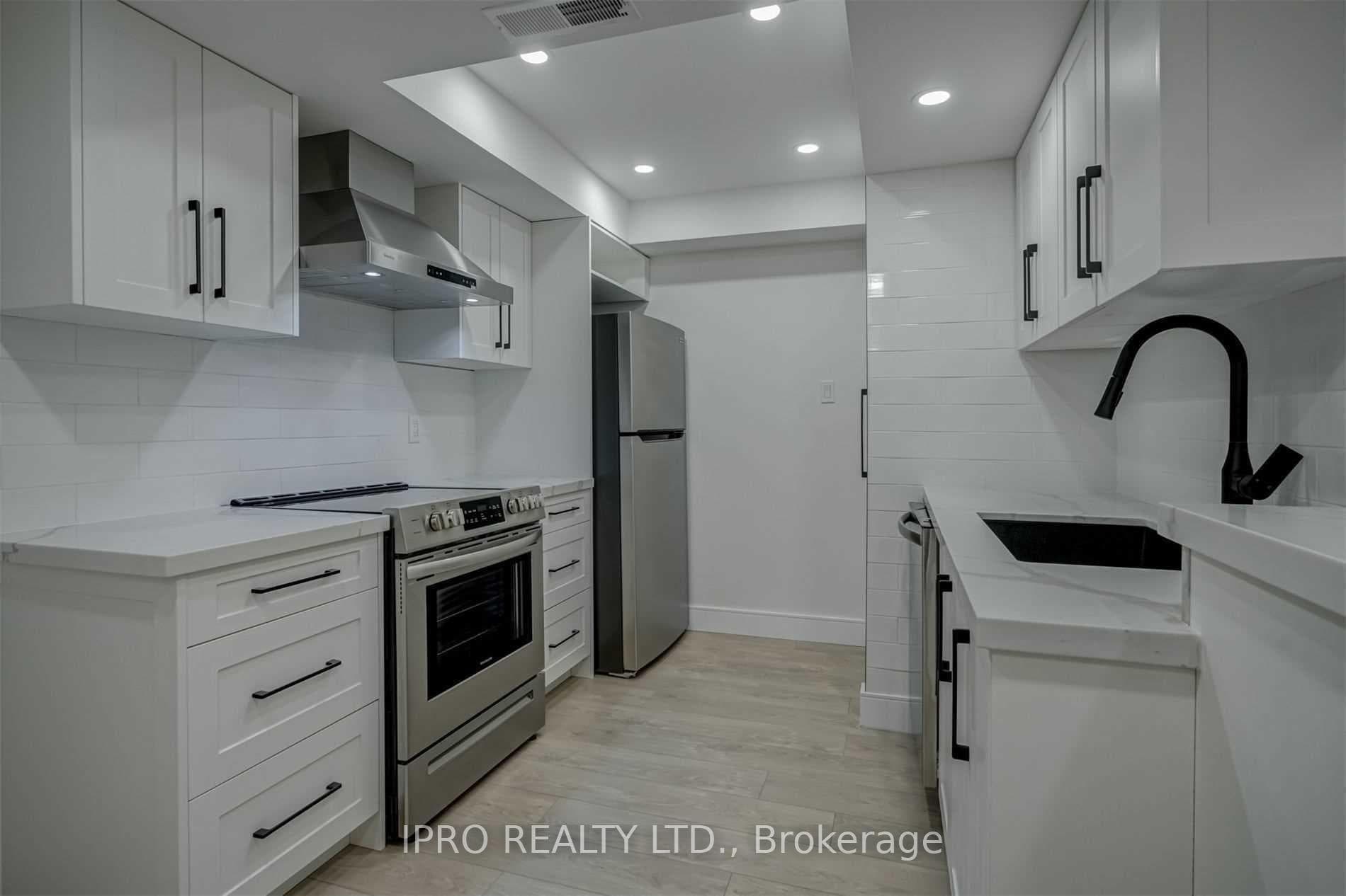 1001 Bay Street Unit 1002 photo 2