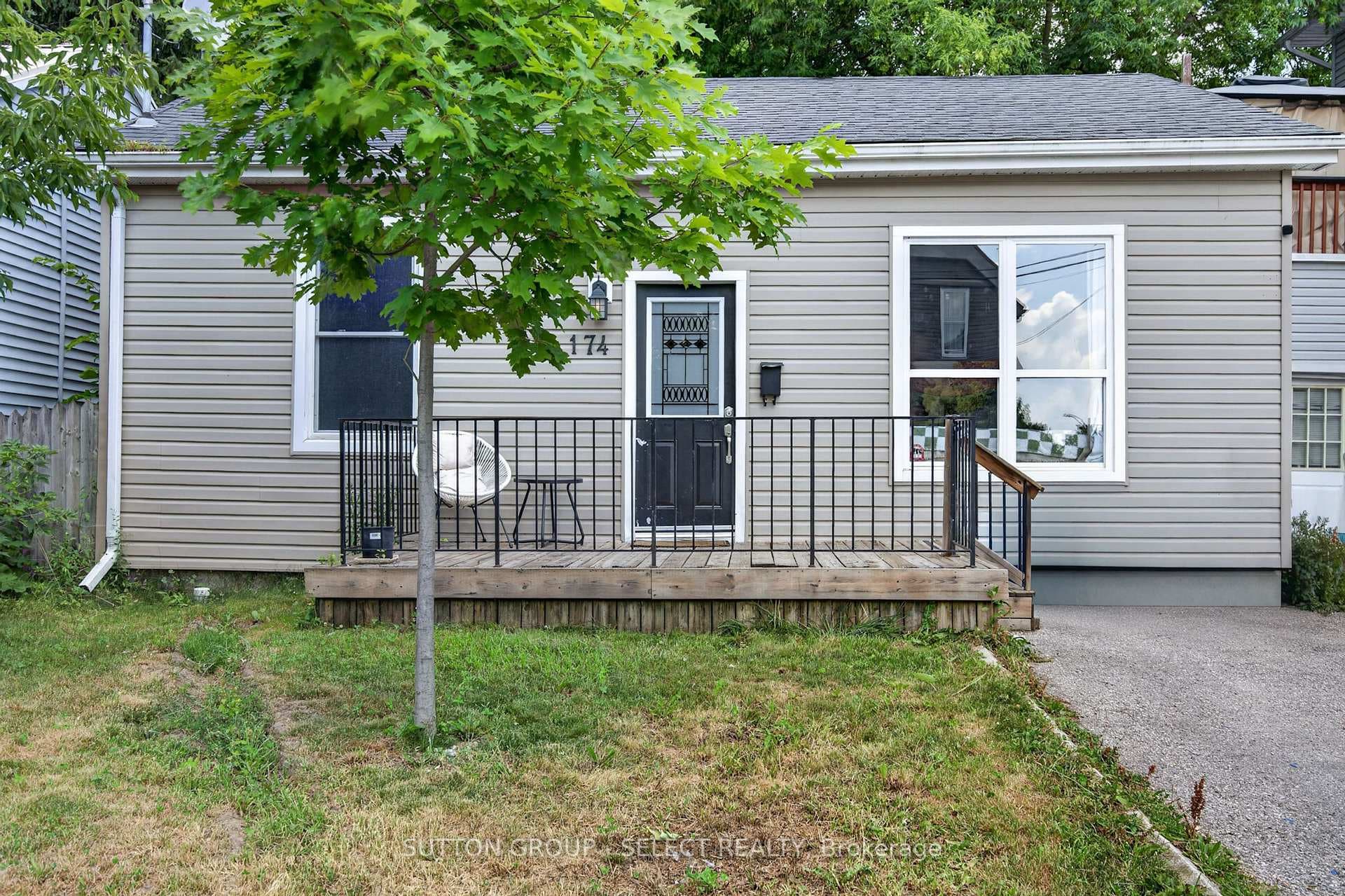 174 Clarence Street photo 2