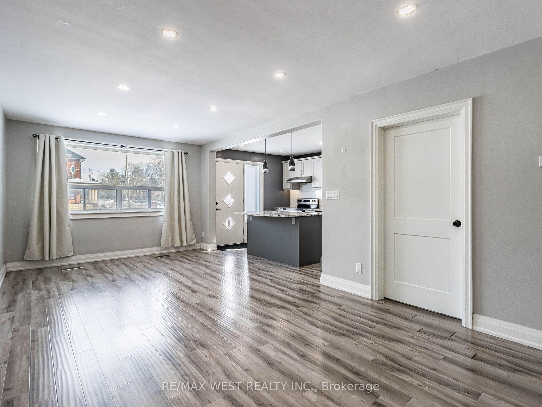 54 James Street photo 22