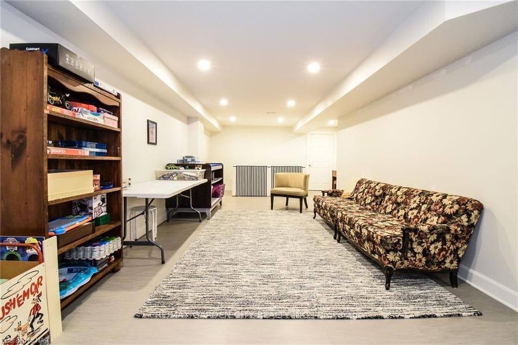 19 DORCHESTER Boulevard photo 20