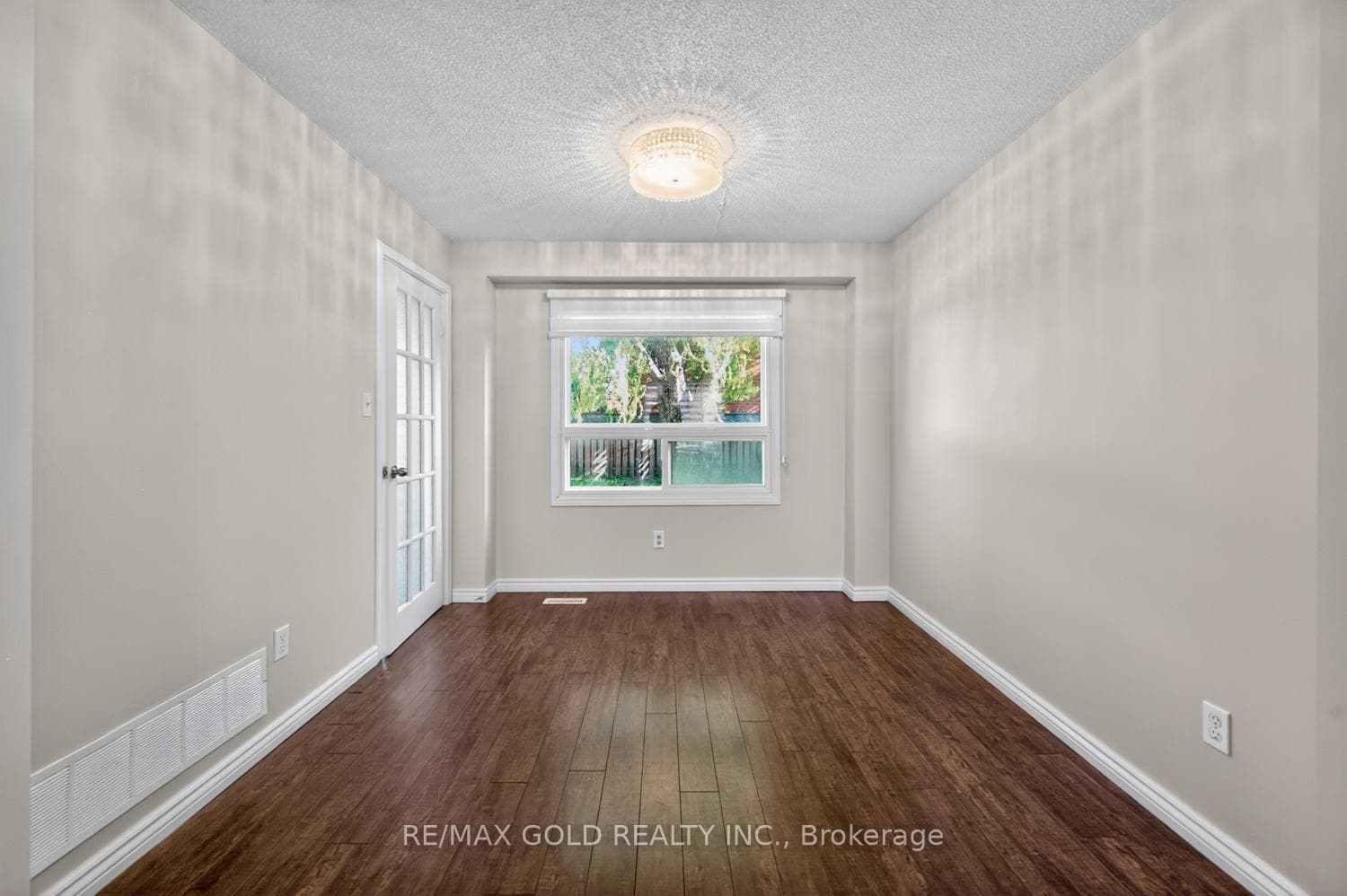 5 Ravenswood Drive photo 12