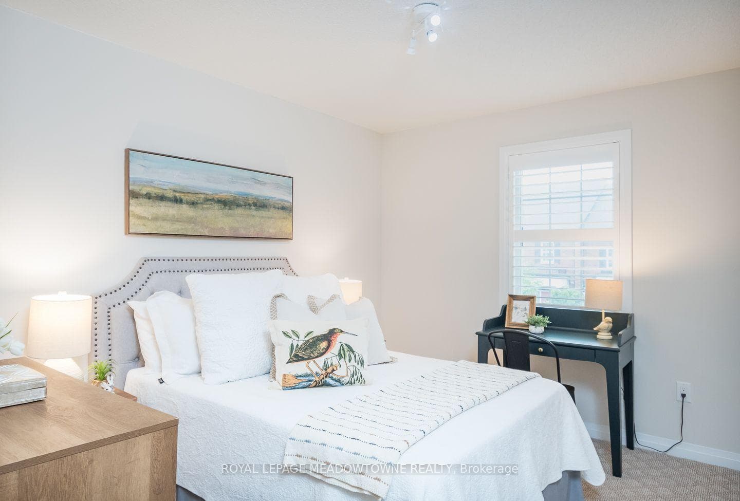 Well-sized room with natural light