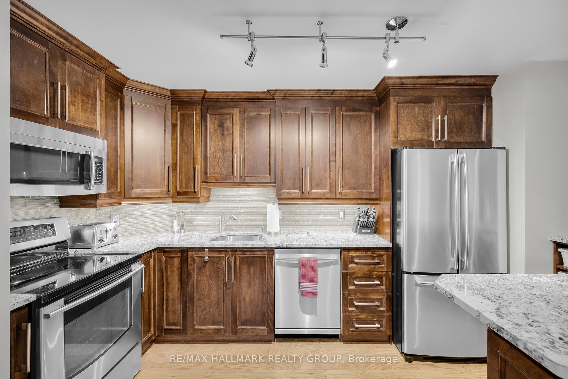 470 Laurier Avenue Unit 402 photo 11