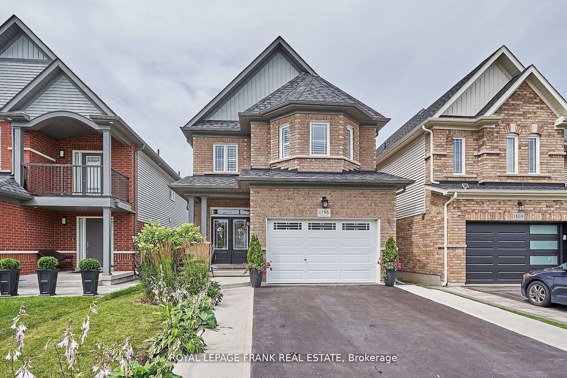 1798 Silverstone Crescent photo 2