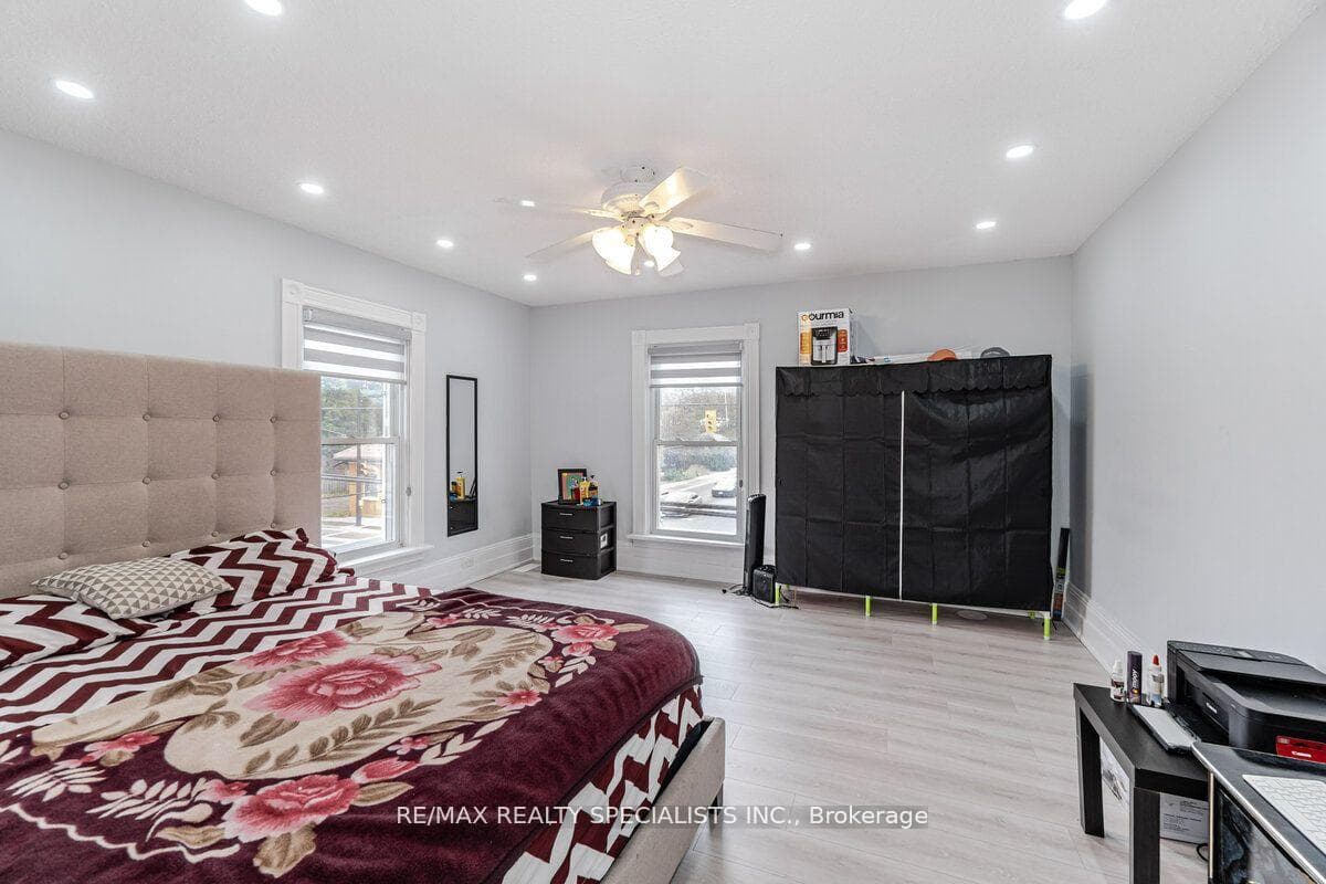 521 Guelph Street photo 14