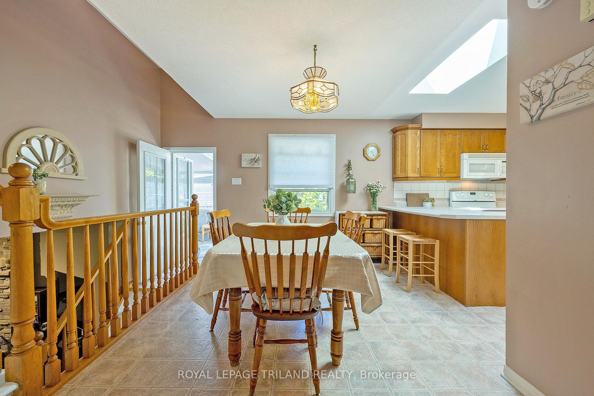 122 Inverary Crescent photo 6