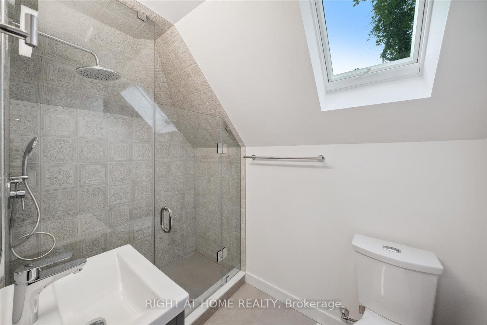 112 Walmer Road Unit 7 photo 10