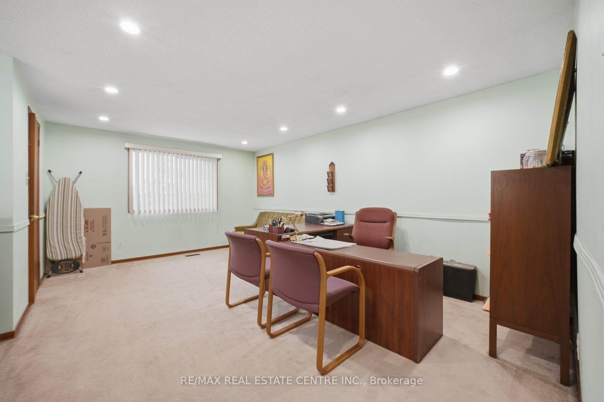 32 Dafoe Crescent photo 21