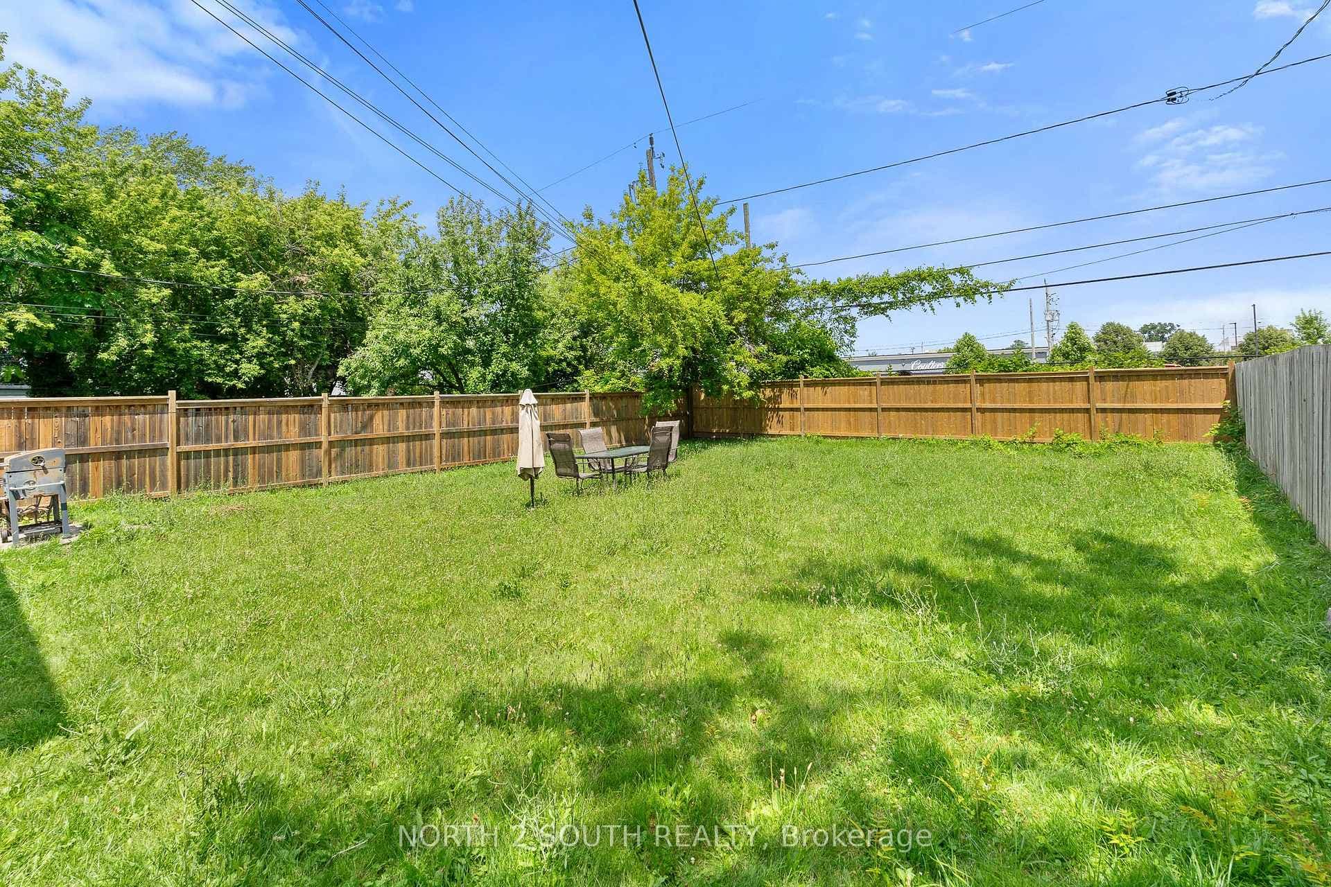 1360 Goyeau Street photo 23
