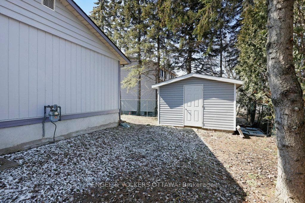 424 Phoenix Crescent photo 42
