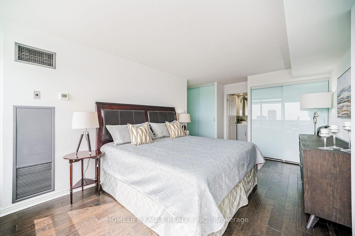 7250 Yonge Street Unit 1709 photo 3