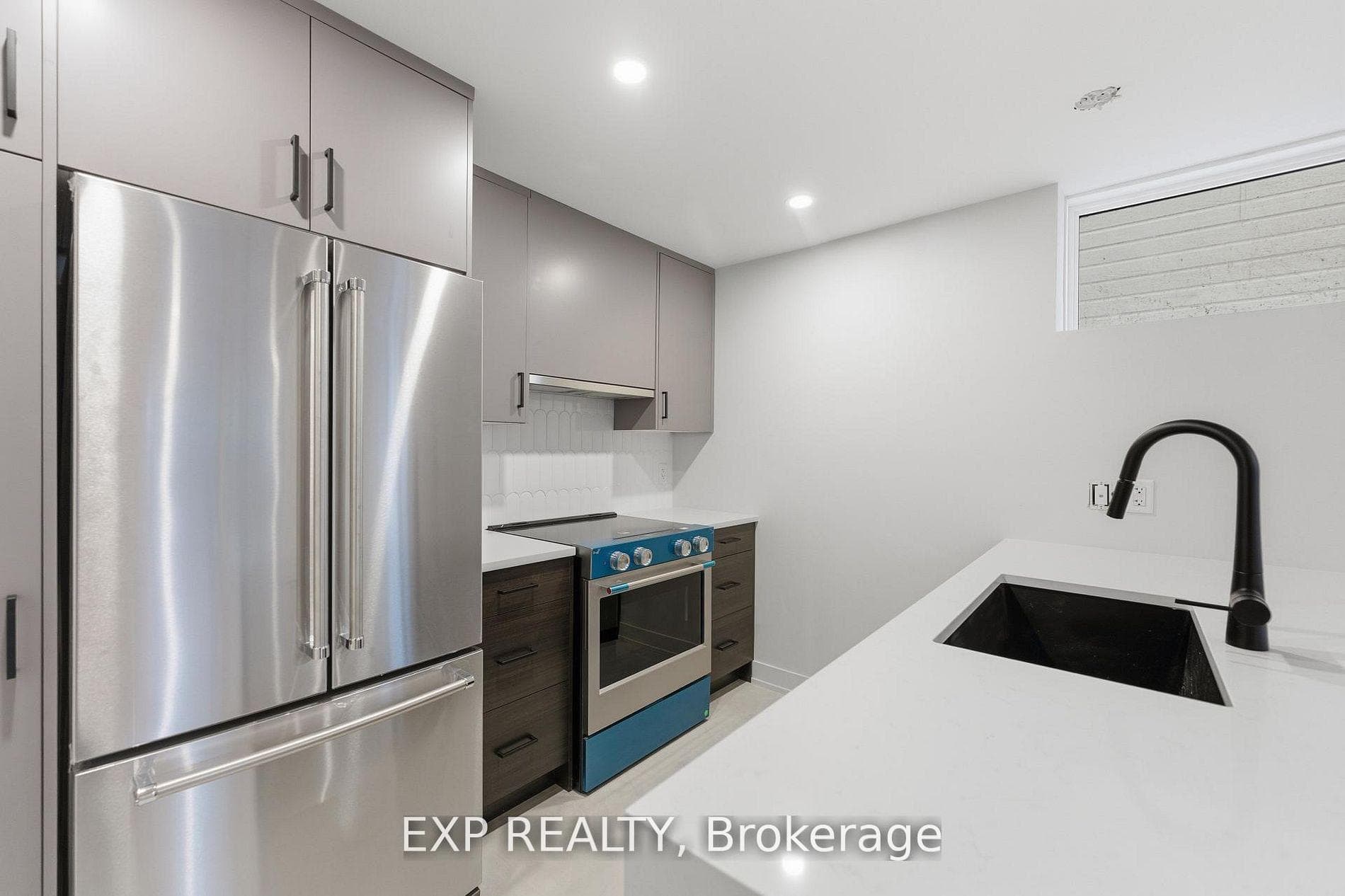 512 Roosevelt Avenue Unit A2 photo 5