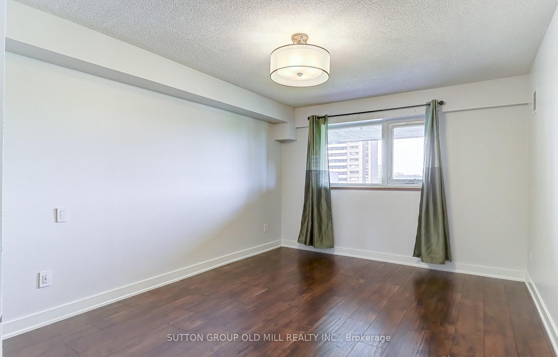 250 Scarlett Road Unit 807 photo 14