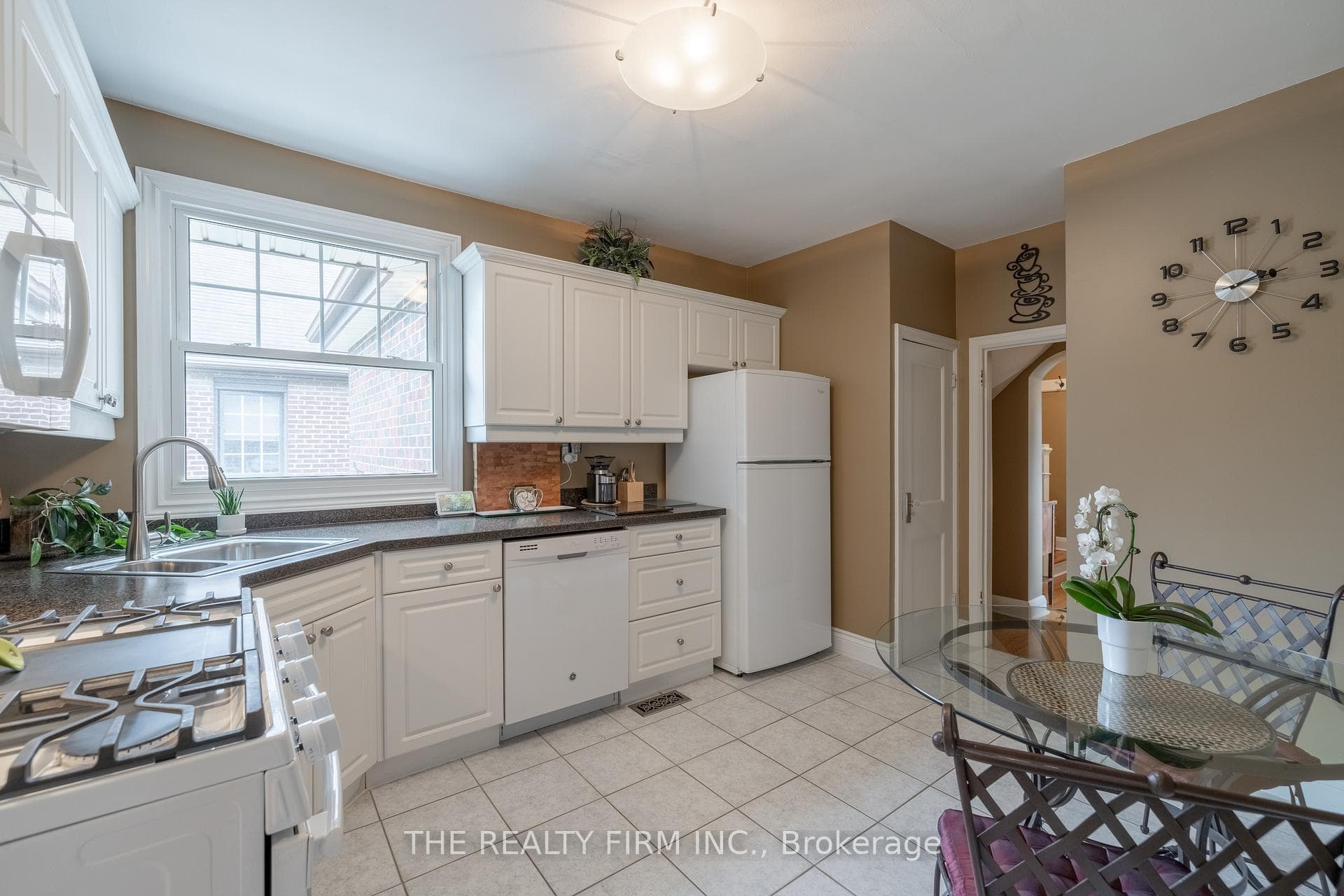 384 Spruce Street photo 11