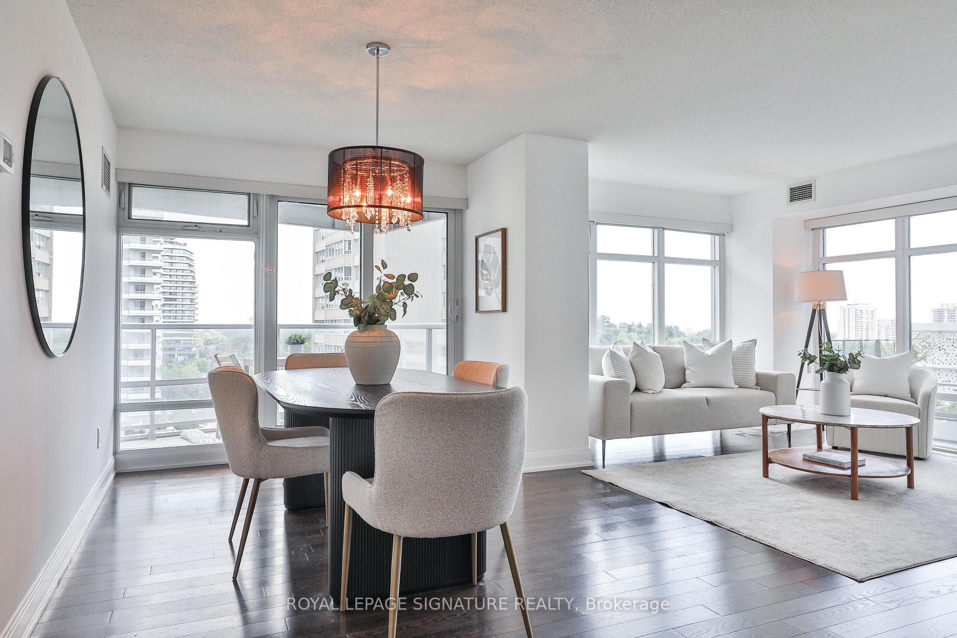2181 Yonge Street Unit 902 photo 1