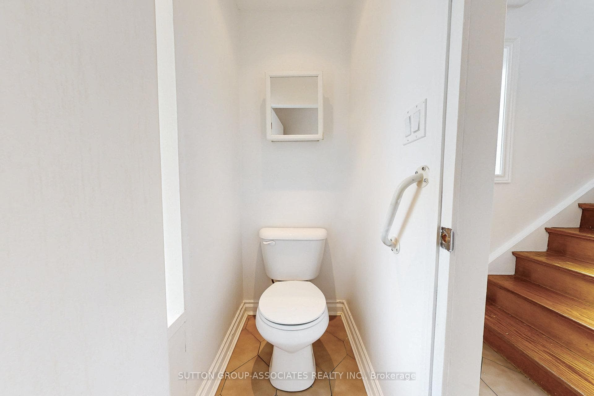 22 Woodenhill Court photo 5