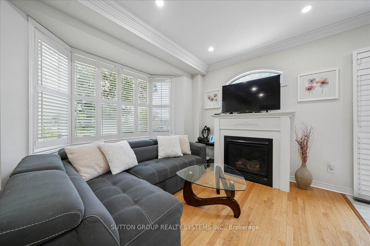 3348 Sunlight Street photo 9