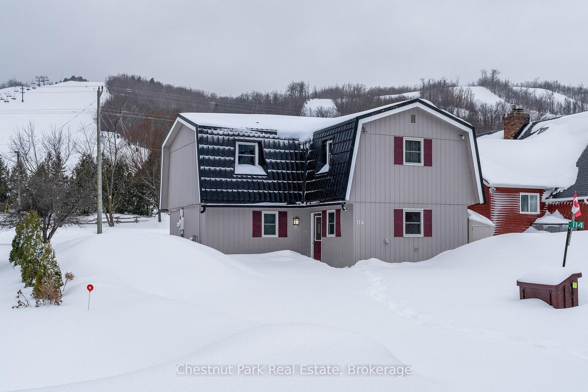 Panoramic views of Blue Mountain