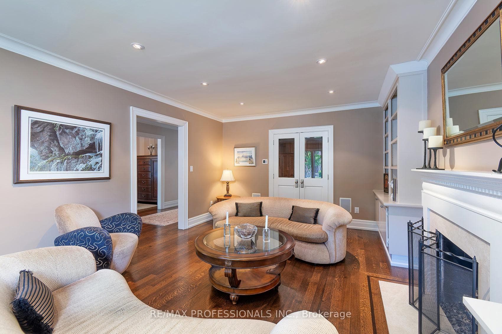 376 Prince Edward Drive photo 19