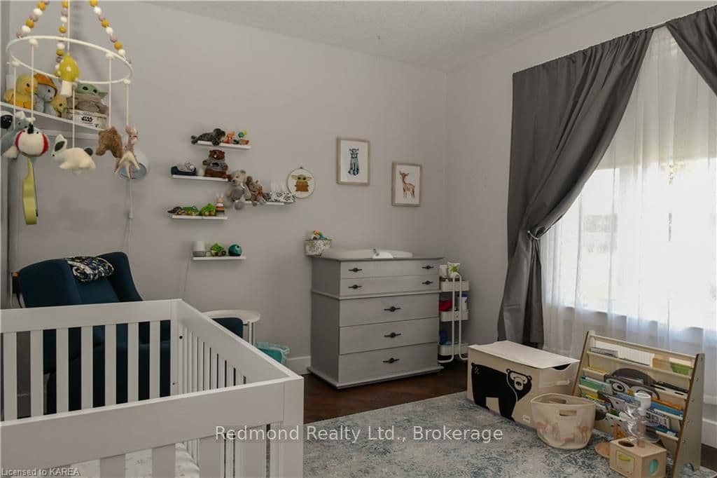132 MAPLECROFT Court photo 17