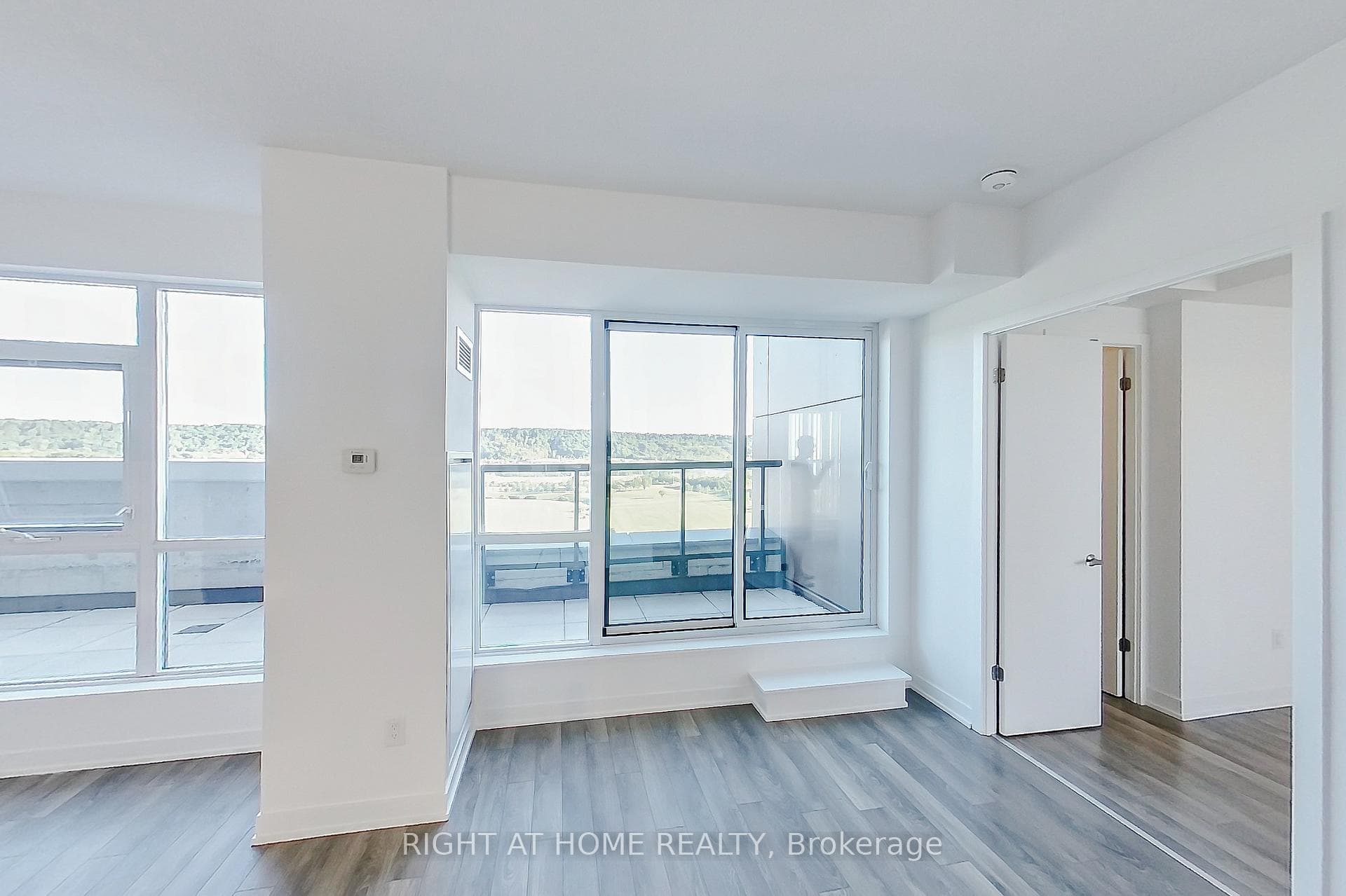550 North Service Road Unit 1001 photo 10