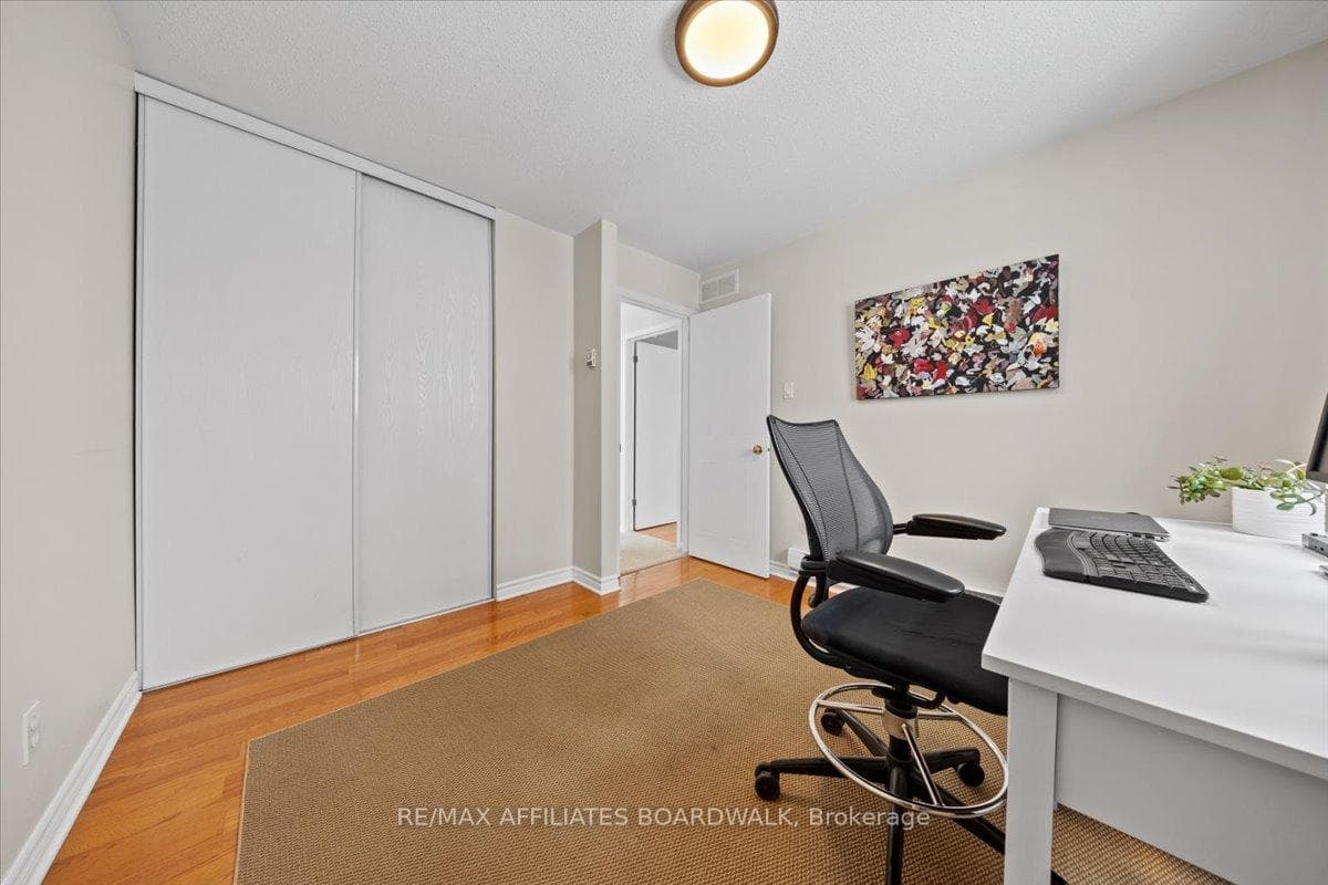 8 Stonepointe Avenue photo 33