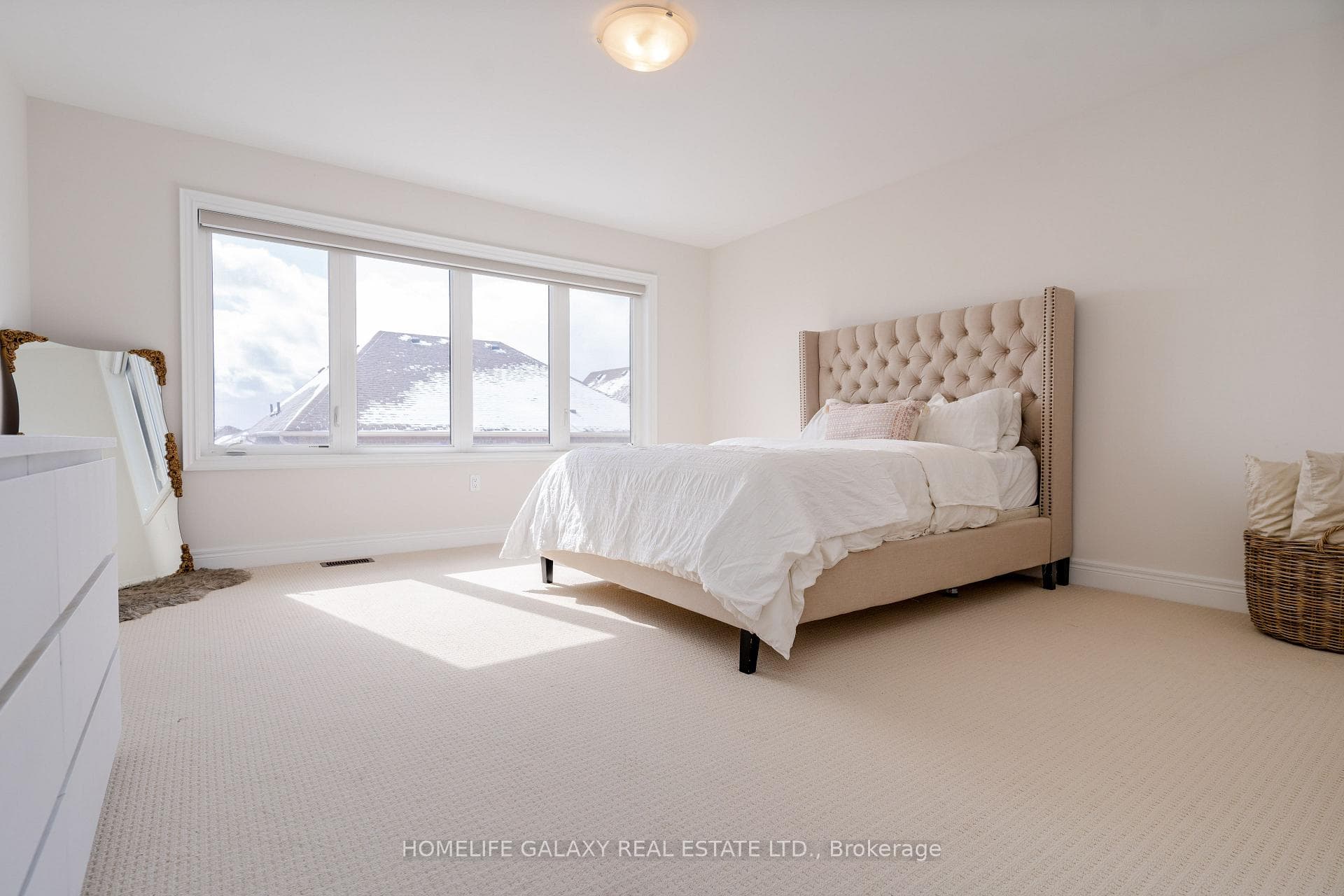 1071 Orenda Street photo 17