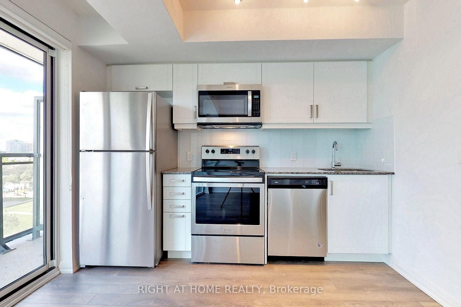 30 Meadowglen Place Unit 802 photo 8